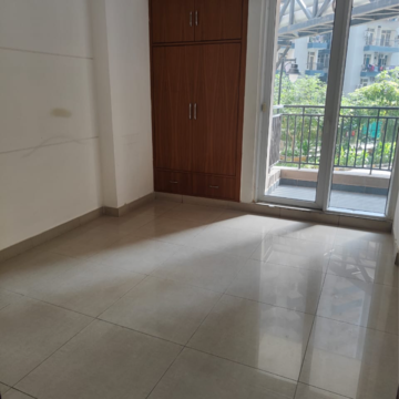 Room in 2 BHK Apartment at Migsun Twiinz, Eta Ii Greater Noida – for Sale
