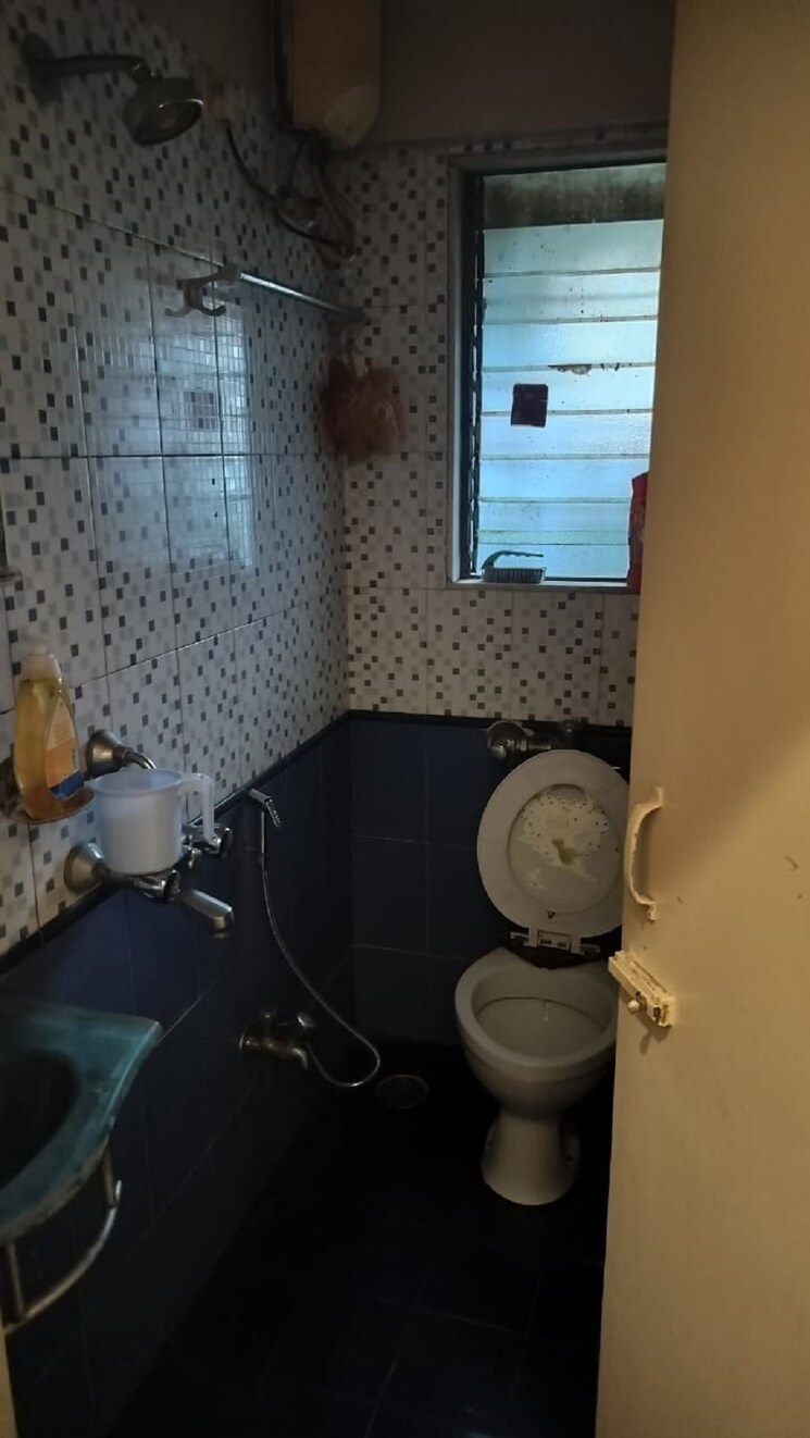 Bathroom, khar west 3 Bedroom 1200 Sq.Ft. Apartment In Khar West Mumbai 7684879