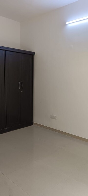 Room in 4 BHK Apartment at Bestech Park View Spa, Sector 47 – for Sale