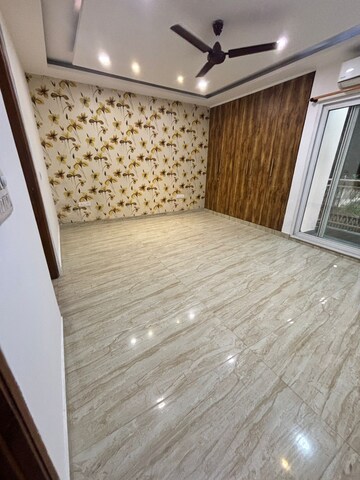 रेसिडेंशियल बिल्डर फ्लोर वर्ग यार्ड फॉर रेंट इन सोमी नगर दिल्ली  7685029