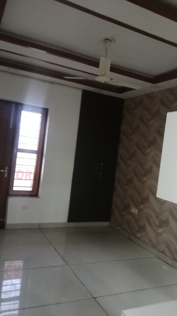 Room in 4 BHK Builder Floor at Sector 85 – for Sale