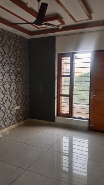 Room in 4 BHK Builder Floor at Sector 85 – for Sale