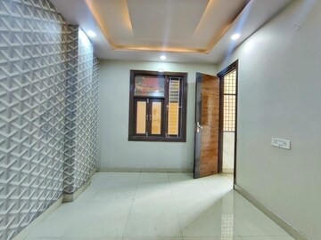 Room in 2 BHK Builder Floor at Mahavir Enclave – for Sale