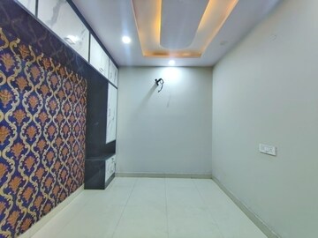 Room in 2 BHK Builder Floor at Mahavir Enclave – for Sale