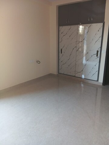 Room in 4 BHK Builder Floor at Shalimar Garden – for Sale