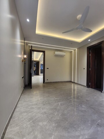Room in 4 BHK Builder Floor at Sushant Lok 3, Sector 57 – for Sale