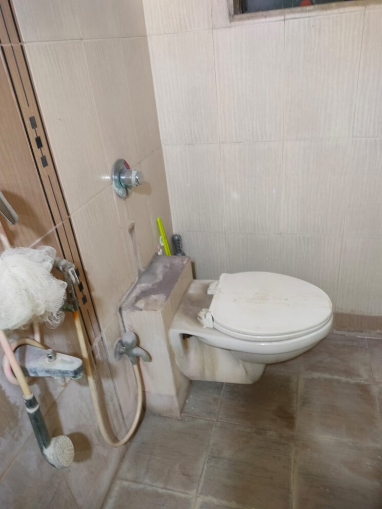 Bathroom, vijay-vilas-taurus-building-11-to-15 2 Bedroom 700 Sq.Ft. Apartment In Ghodbunder Road Thane 7685819