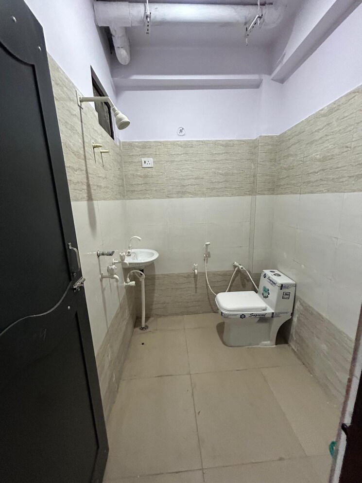 Bathroom, sector 126 Pg For Boys & Girls In Sector 126 7685837