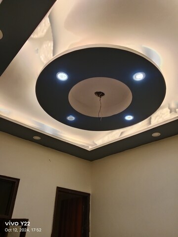 Furnished Amenities in 3 BHK Builder Floor at Laxmi Nagar – for Sale