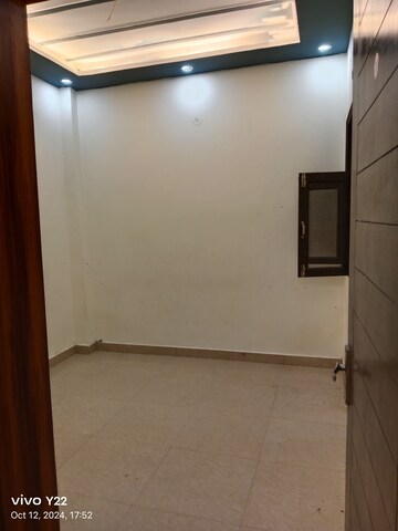Room in 3 BHK Builder Floor at Laxmi Nagar – for Sale