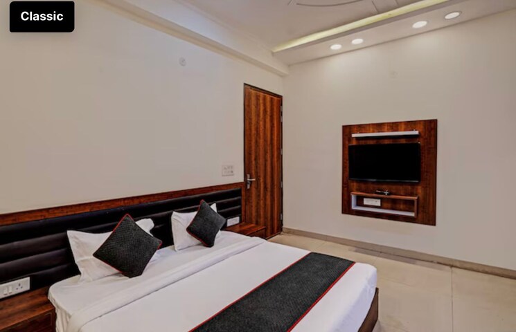 Room, sector 70 Pg For Boys & Girls In Sector 70 7686115