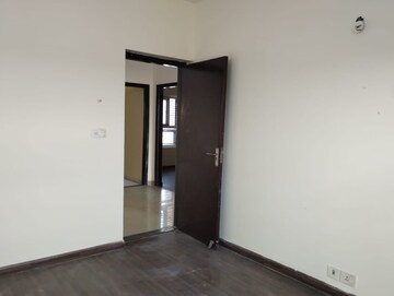Room in 4 BHK Builder Floor at BPTP Parkland, Sector 75 – for Sale