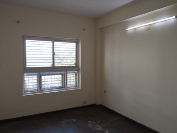 Room in 3 BHK Builder Floor at BPTP Parkland, Sector 75 – for Sale