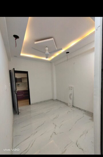 Room in 3 BHK Apartment at Sector 1 Greater Noida – for Sale