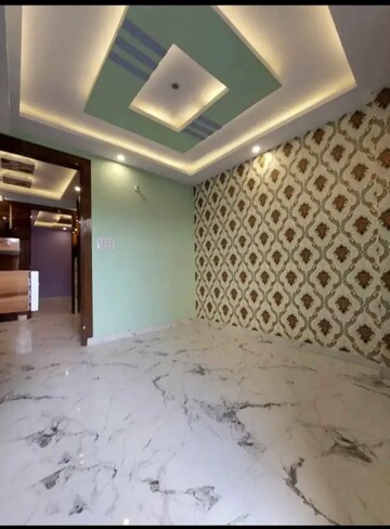 Room in 3 BHK Apartment at Sector 1 Greater Noida – for Sale