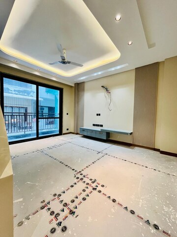 Room in 3.5 BHK Builder Floor at Sushant Lok 3, Sector 57 – for Sale