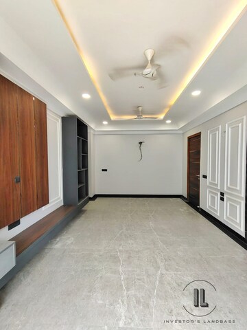 Room in 4 BHK Builder Floor at Uppal Southend, Sector 49 – for Sale