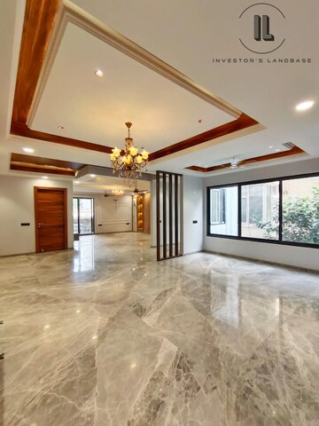 Room in 4 BHK Builder Floor at Uppal Southend, Sector 49 – for Sale