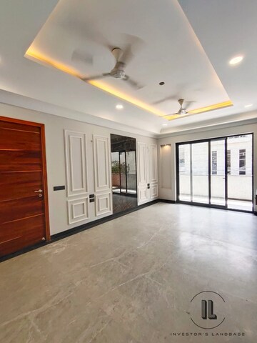 Room in 4 BHK Builder Floor at Uppal Southend, Sector 49 – for Sale
