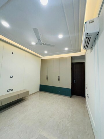Room in 3.5 BHK Builder Floor at Ardee City, Sector 52 – for Sale