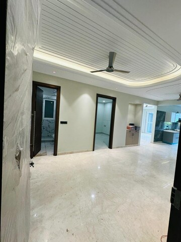 Building Lobby in 3.5 BHK Builder Floor at Ardee City, Sector 52 – for Sale