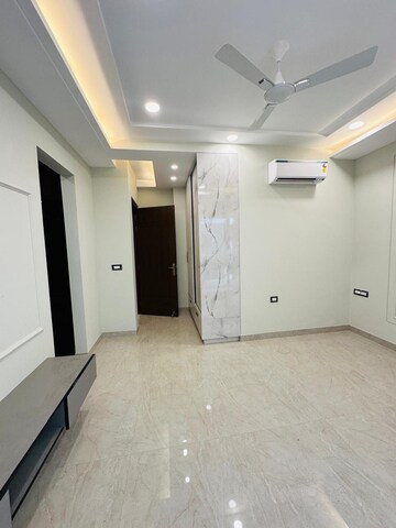 Room in 3.5 BHK Builder Floor at Ardee City, Sector 52 – for Sale