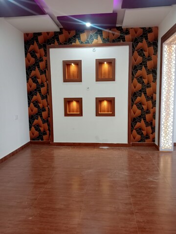 Room in 3 BHK Independent House at Kursi Road – for Sale