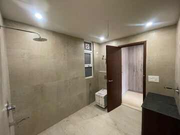 Room in 3.5 BHK Builder Floor at Smart World Gems, Sector 89 – for Sale