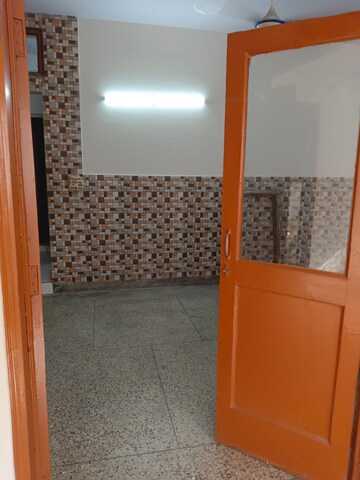 Room in 2 BHK Builder Floor at Lajpat Nagar – for Rent