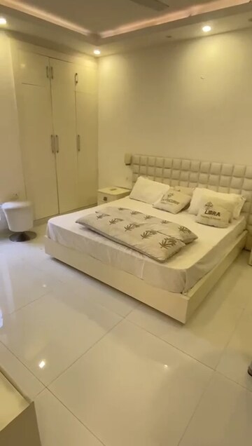 Bedroom in 3 BHK Builder Floor at Omaxe Silver Birch, North Mullanpur – for Sale