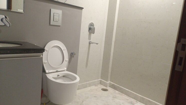 Bathroom, east patel nagar 3 Bedroom 1810 Sq.Ft. Builder Floor In East Patel Nagar Delhi 7687152