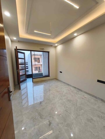 Room in 3 BHK Builder Floor at Sainik Colony – for Sale