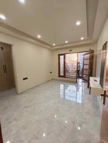 Room in 3 BHK Builder Floor at Sainik Colony – for Sale