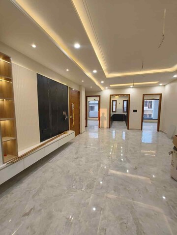 Parking in 3 BHK Builder Floor at Sainik Colony – for Sale