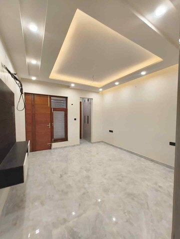 Room in 3 BHK Builder Floor at Sainik Colony – for Sale
