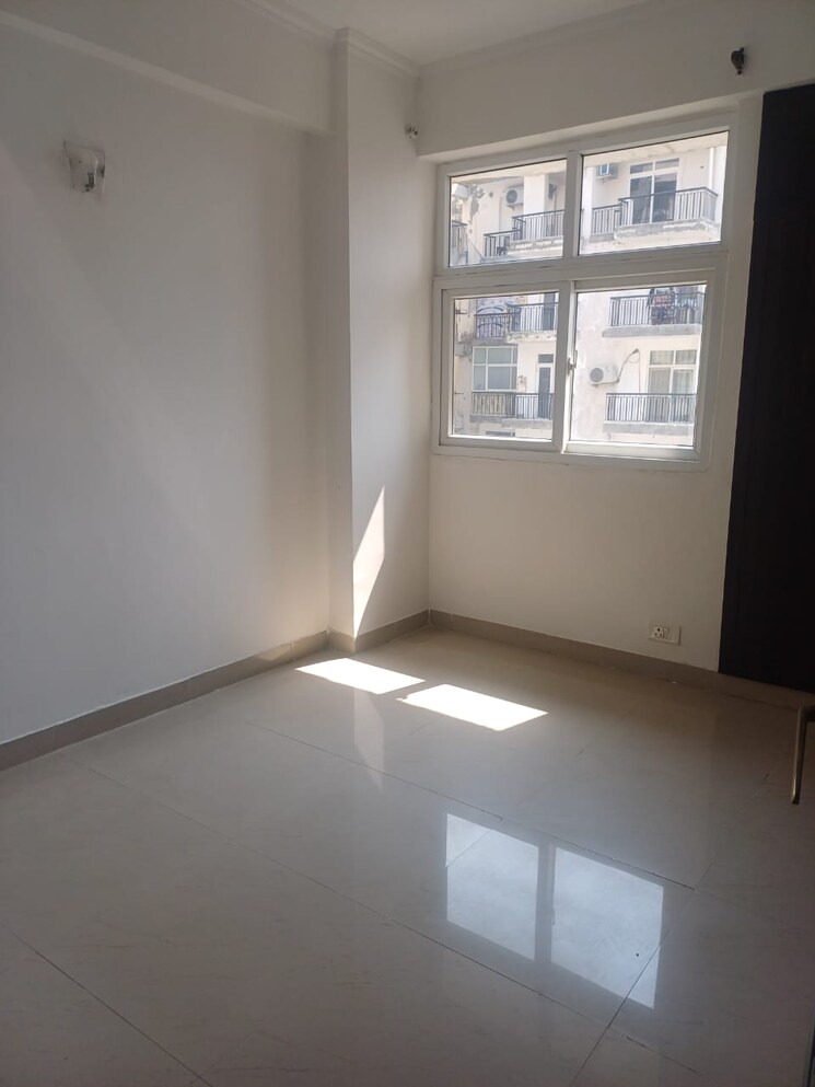 Room, gaur city 2 3 Bedroom 70 Sq.Yd. Villa In Gaur City 2 Greater Noida 7687201