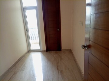 Room in 3.5 BHK Apartment at Antriksh Golf City, Sector 150 – for Sale