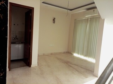 Room in 3.5 BHK Apartment at Antriksh Golf City, Sector 150 – for Sale