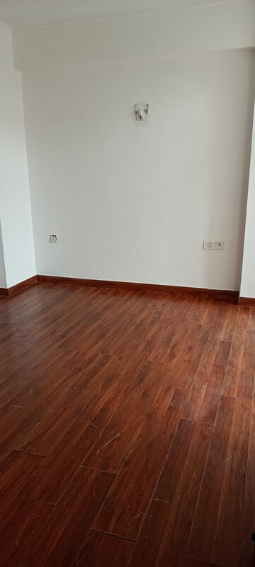 Room in 3 BHK Independent House at Amrapali Centurian Park, Tech Zone 4 Greater Noida – for Sale