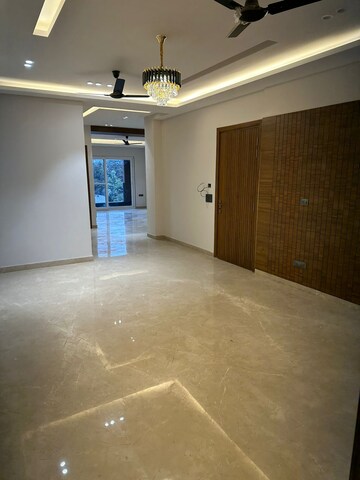 Room in 4 BHK Builder Floor at Ansal Sushant Lok I, Sector 43 – for Sale