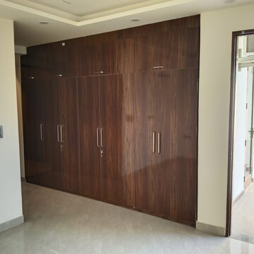 Room in 3 BHK Builder Floor at Ansal API Esencia, Sector 67 – for Rent