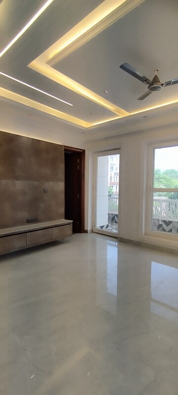 Room in 3.5 BHK Builder Floor at Sector 85 – for Sale