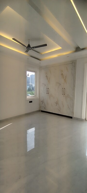 Room in 3.5 BHK Builder Floor at Sector 85 – for Sale