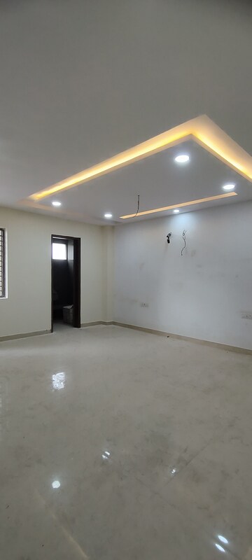 Room in 3.5 BHK Builder Floor at Sector 85 – for Sale