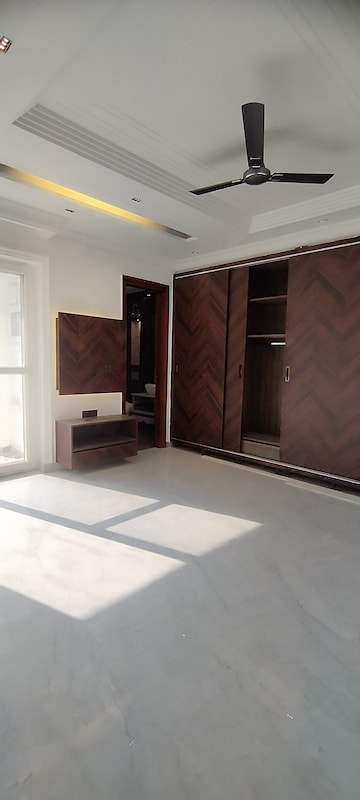Room in 3.5 BHK Builder Floor at Sector 85 – for Sale