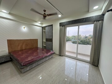 Room in 3 BHK Apartment at Narayanpuri – for Sale