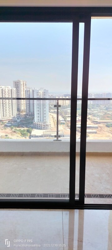 Room in 3 BHK Apartment at Duville Riverdale Residences, Kharadi – for Sale