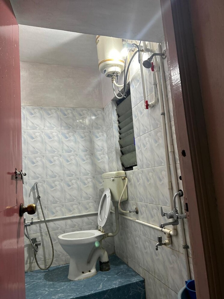 Bathroom, kumar-samruddhi-society 2 Bedroom 1200 Sq.Ft. Apartment In Vishrantwadi Pune 7688534