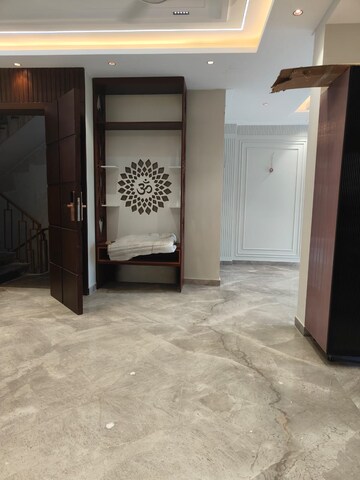 Room in 4 BHK Builder Floor at Bptp Park 81, Sector 81 – for Sale