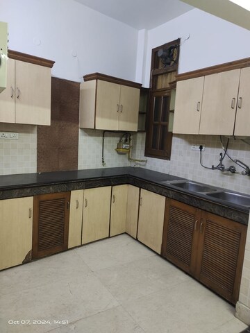 Kitchen in 3 BHK Builder Floor at BPTP Parklands, Sector 76 – for Sale